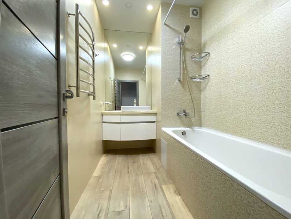 Дава се под наем Двустаен апартамент в София, Борово - 75 кв.м за 561 € - Снимка #2