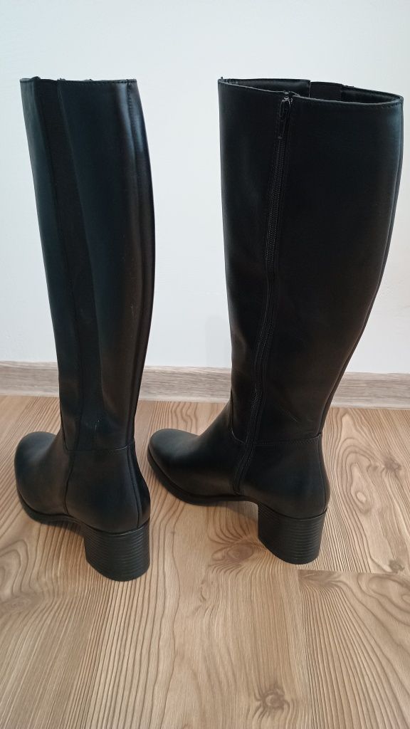 Vand cizme de piele noi