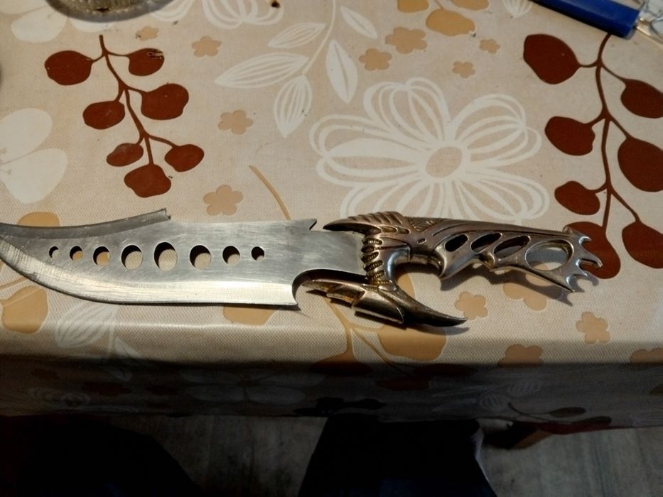 Se vinde cutit de vinatoare