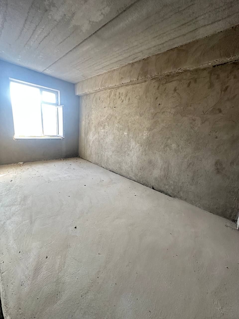 Buxoro sh. 7-mkr. 2 xonali uy arzon narxda tezda sotiladi