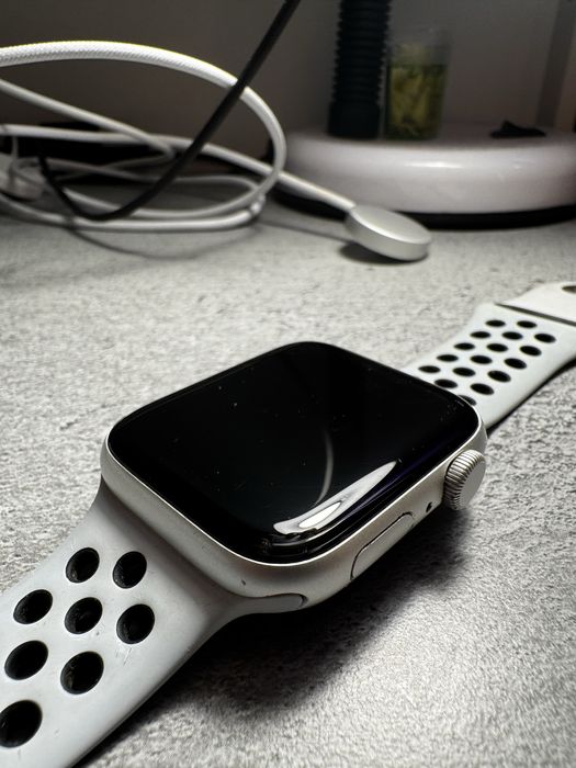 Apple Watch SE 44mm 2020 Silver Nike Edition