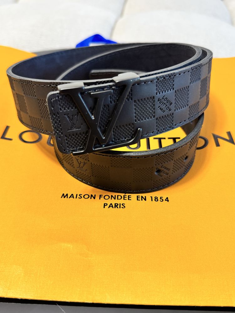 Мъжки кожен колан Louis Vuitton