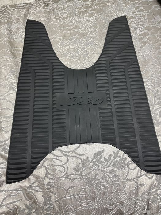 Продам резиновый коврик на дио