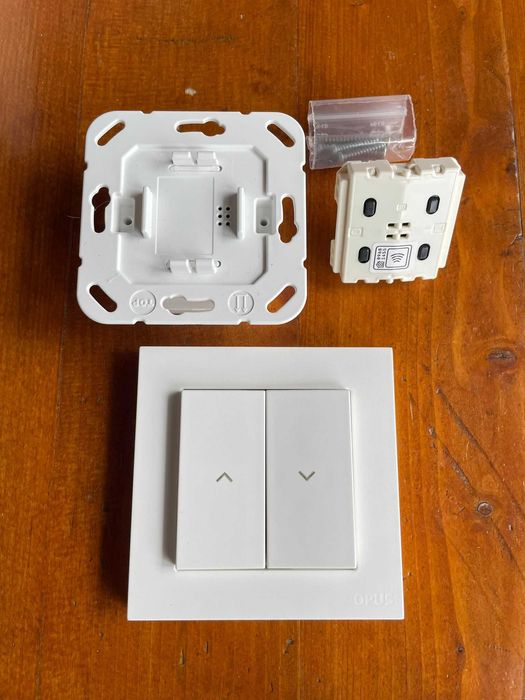 Întrerupator pentru jaluzele si rulouri exterioare Eve Smart Shutter