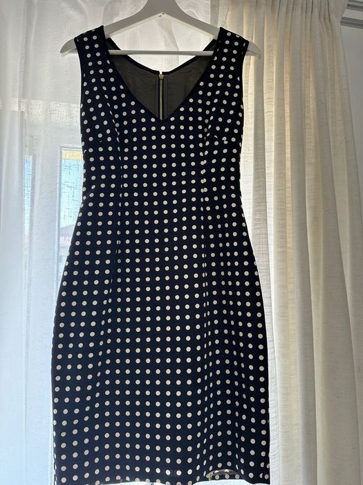 Vând rochiță cu buline