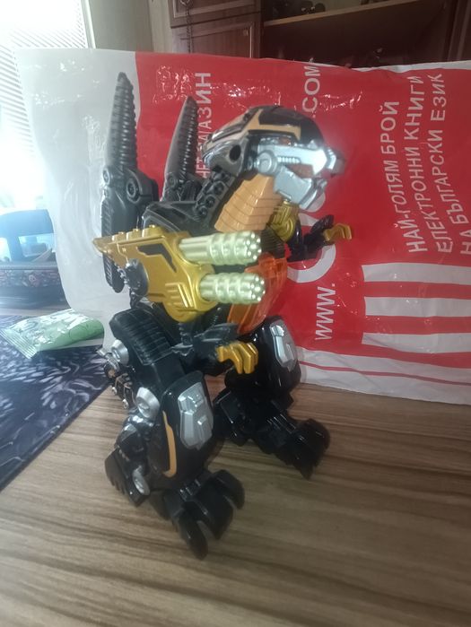 Фигурки на Годзила и Конг