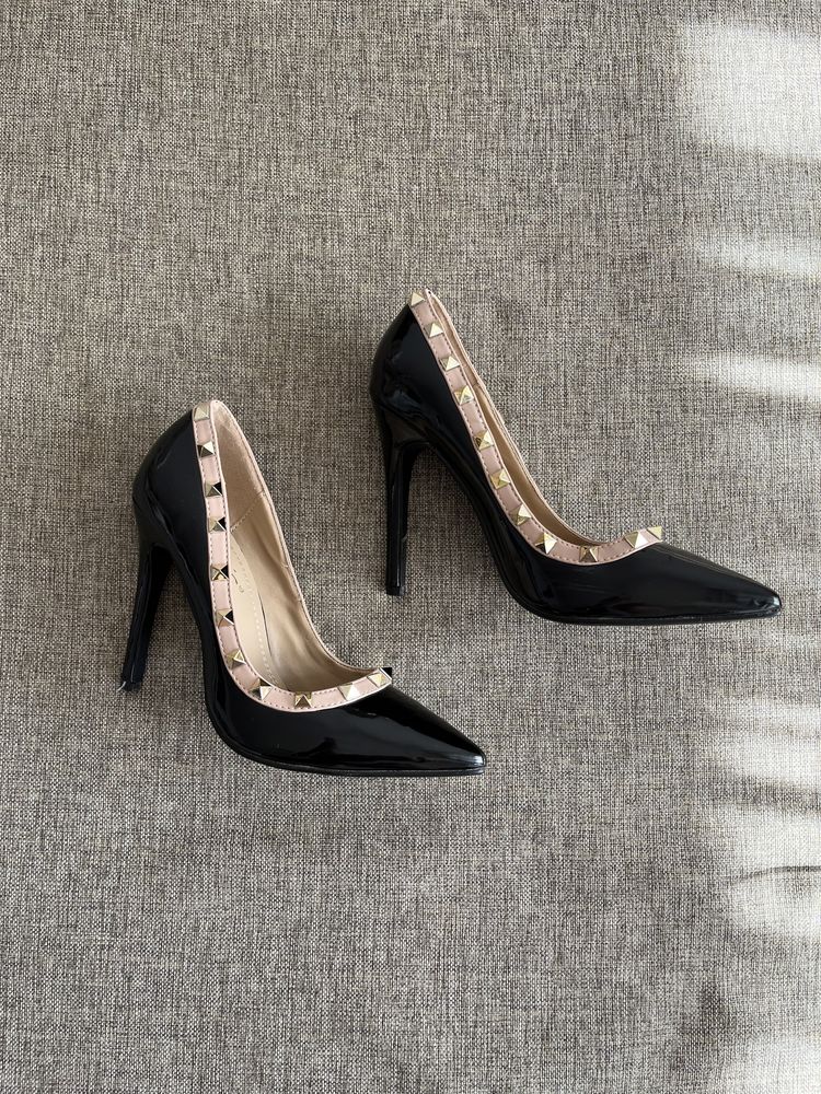 Pantofi stiletto