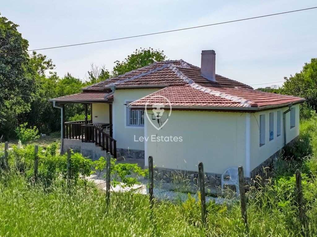 Едноетажна къща с ремонт в село Суходол, община Средец, област Бургас
