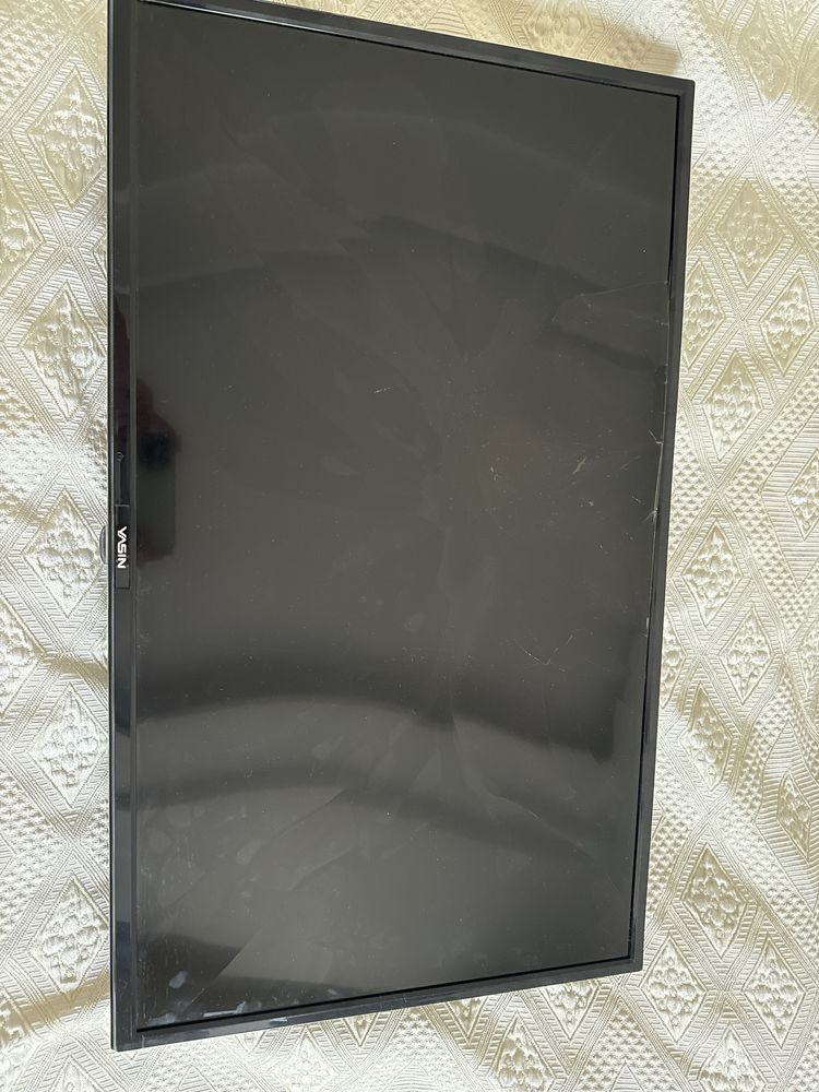 YASIN LED32E8000 на запчасти. Сломан экран. Включается экран