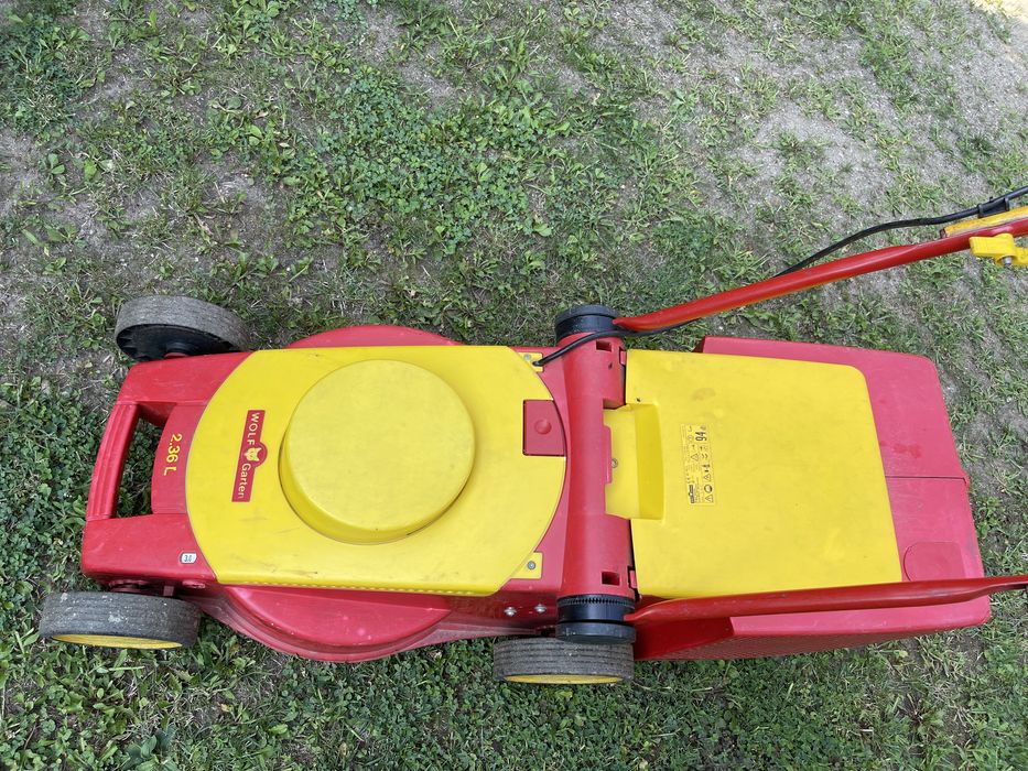 Mașină de tuns iarba