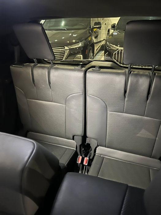 Toyota Land Cruiser 300