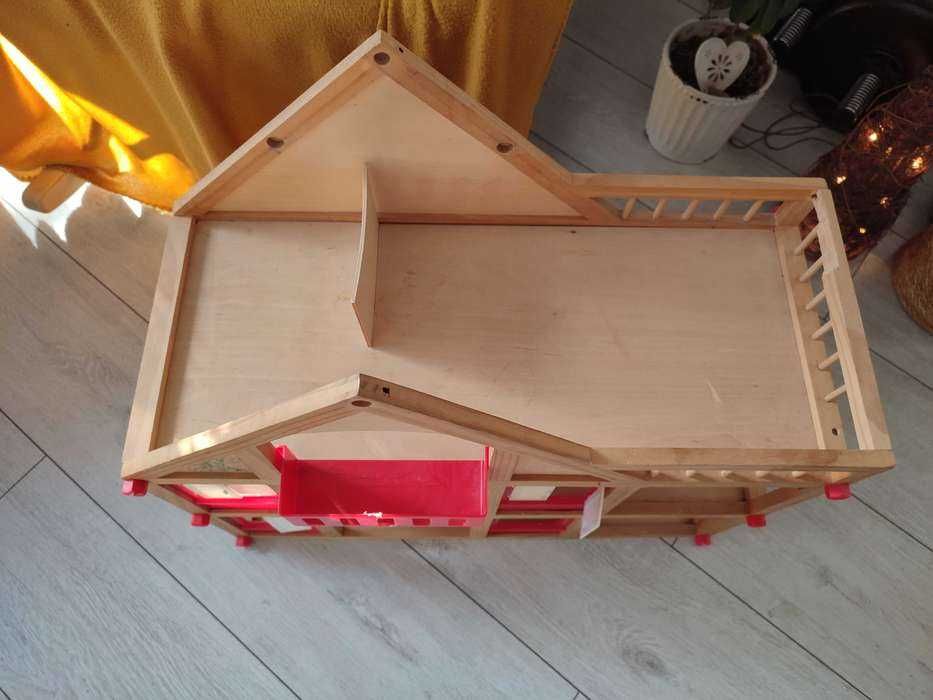 Casuta lemn cu mobilier si personaje