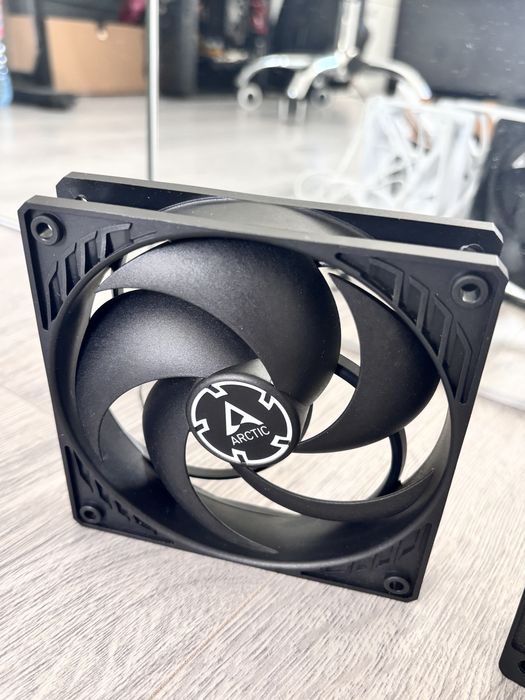 Vand Componente diversre pentru PC (hdd/ssd externe / procesor / ram..