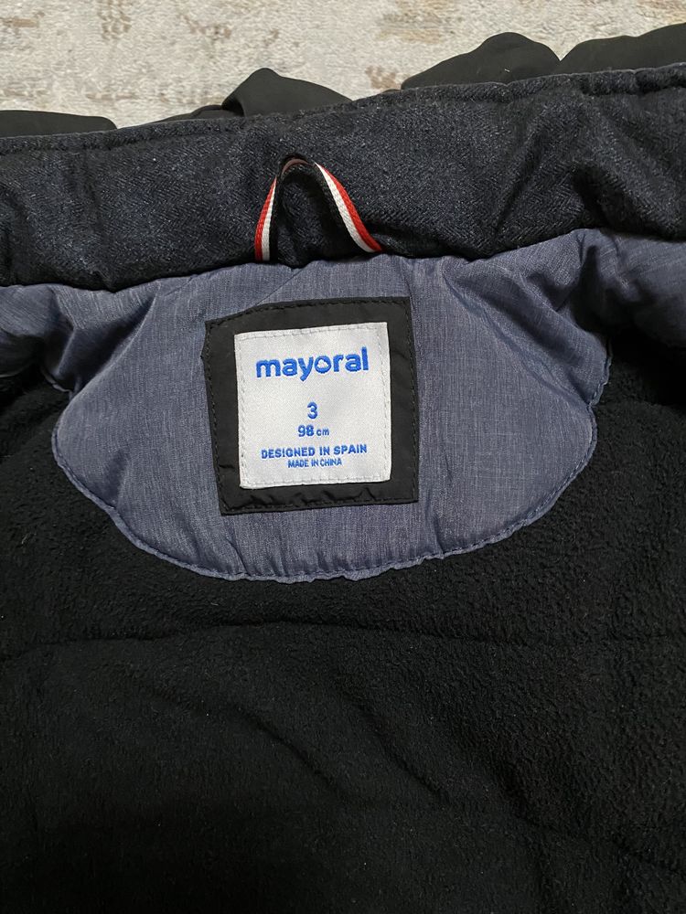 Продам куртку Mayoral 98 см