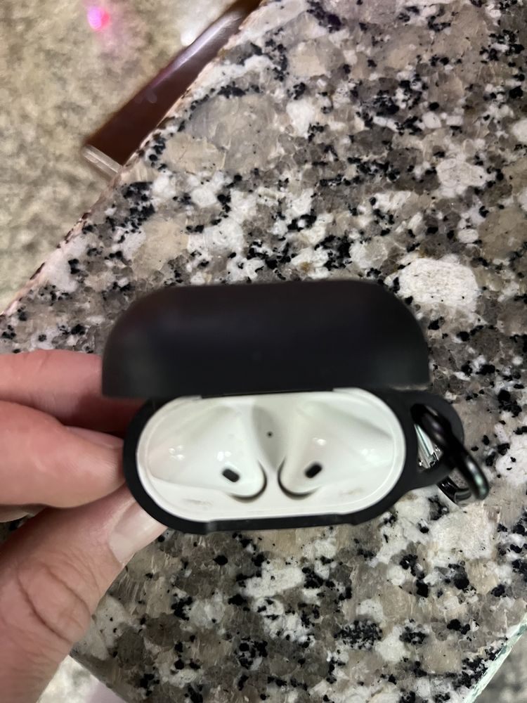 Airpods 1 поколения