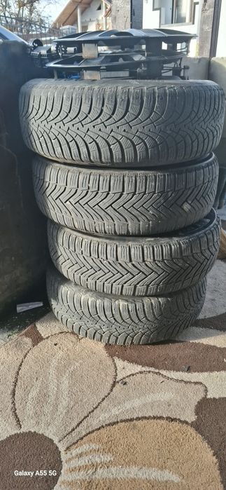 Vand 4 jante de tabla cu anvelope de iarna /195/65/15