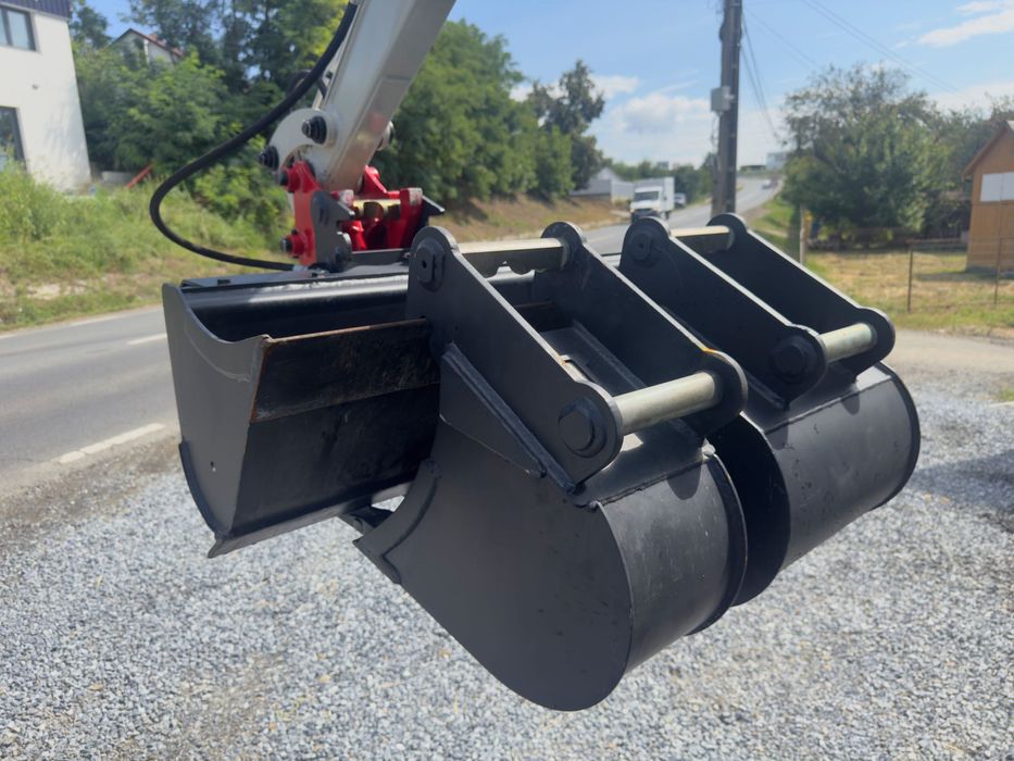 Mini Excavator Takeuchi TB216 cu 3 cupe, an 2019