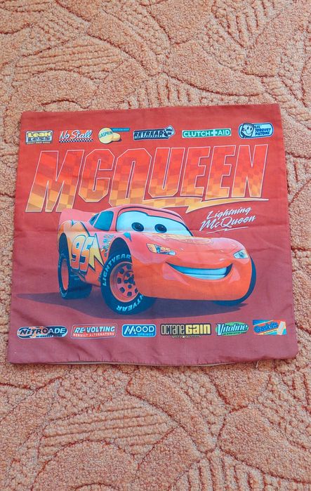 Fata perna cars cu fermoar