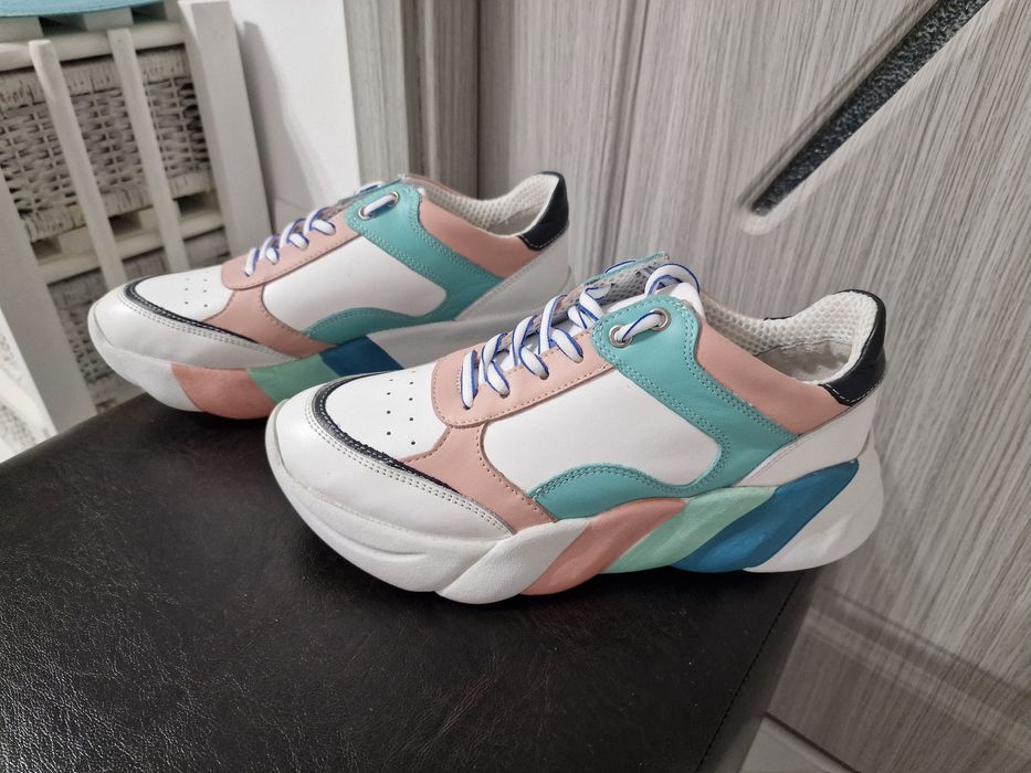 Ghete și adidași noi