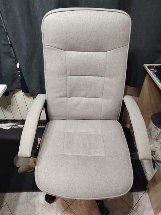 Офис стол почти нов