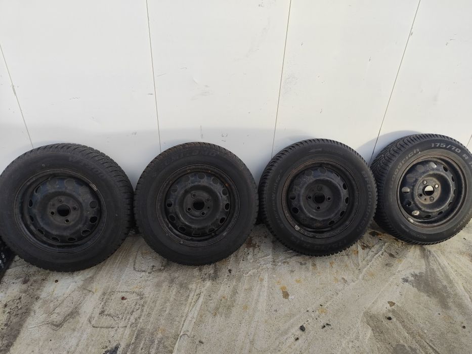 Set  4 Jante  4X100 Cu nvelope iarnă 175/70R14.