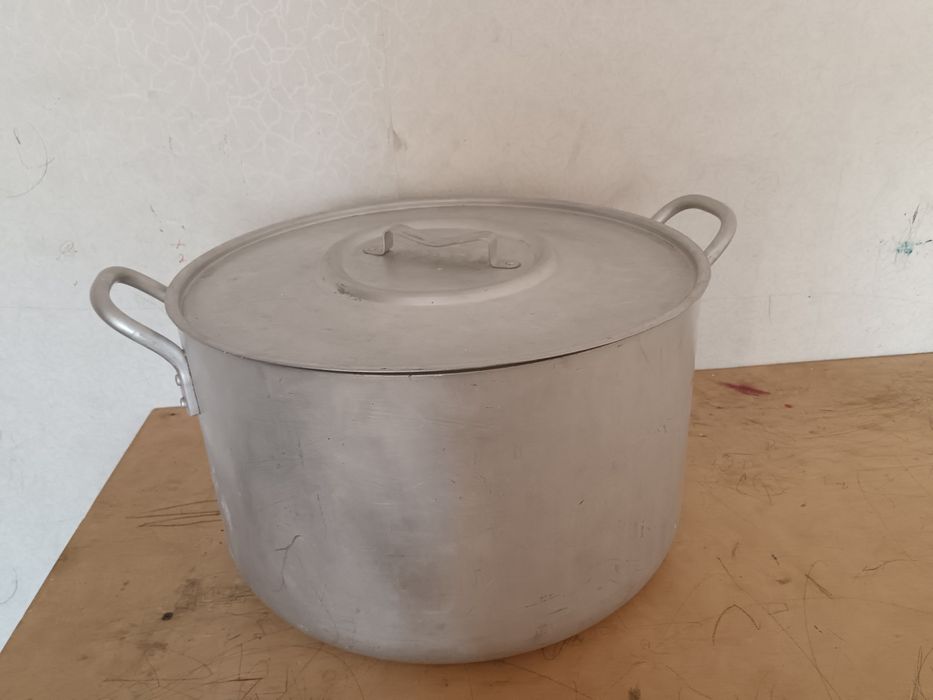 Кастрюль 40 литр сатылады.