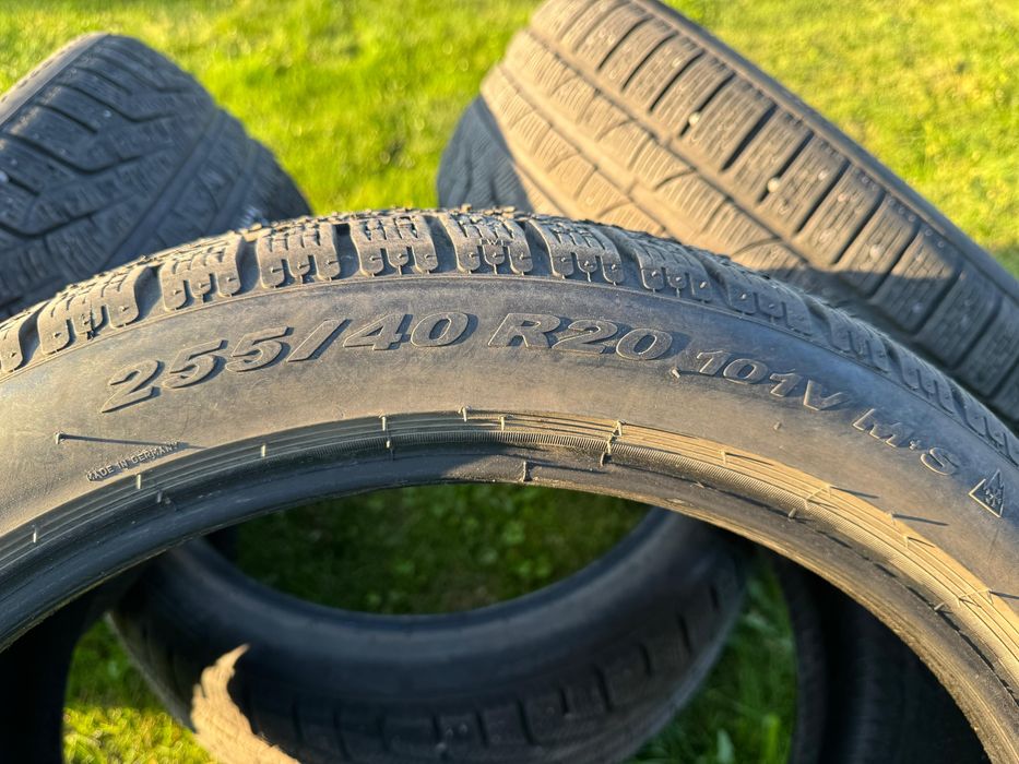 шины для машины  255/40 R20 зимния