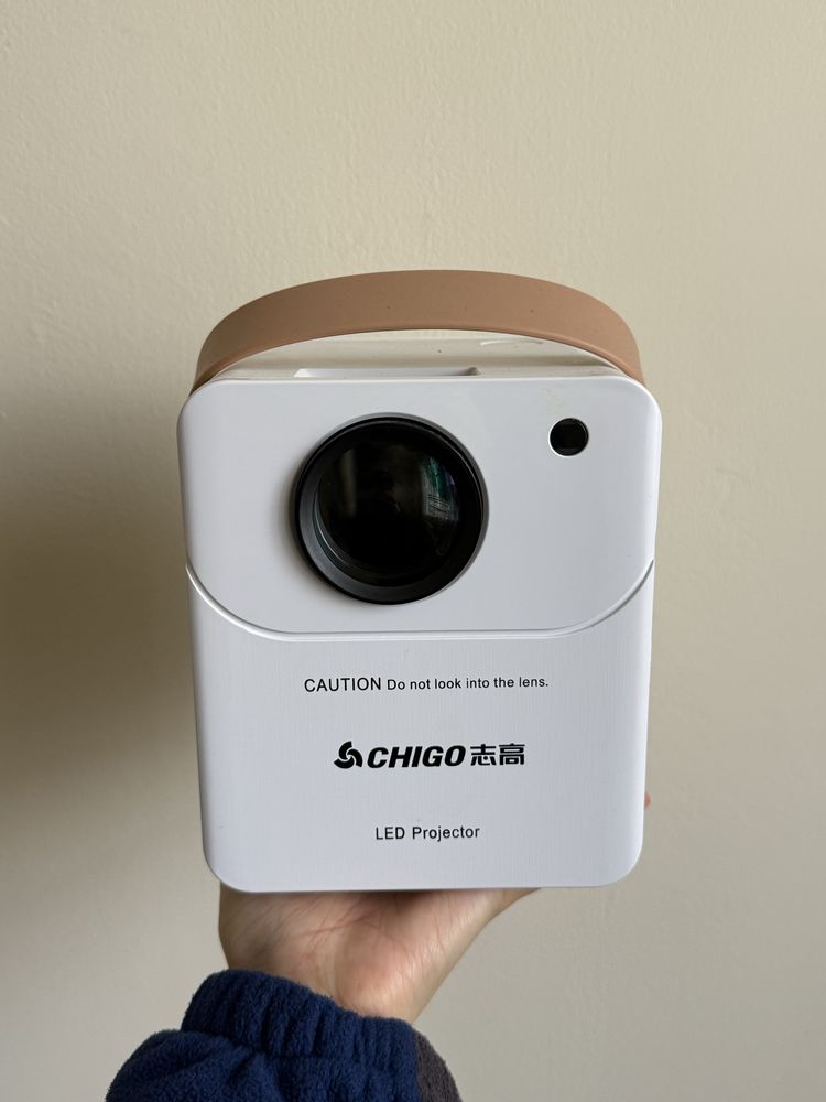 Продам проектор Chigo