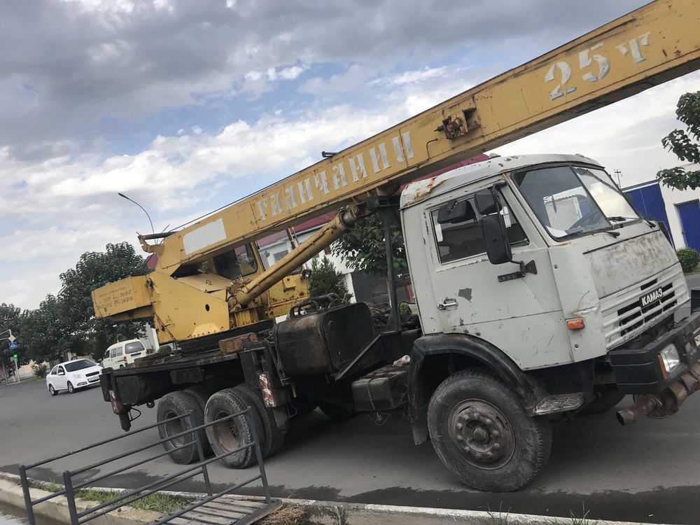 Avtokran galichanin 25 tonna