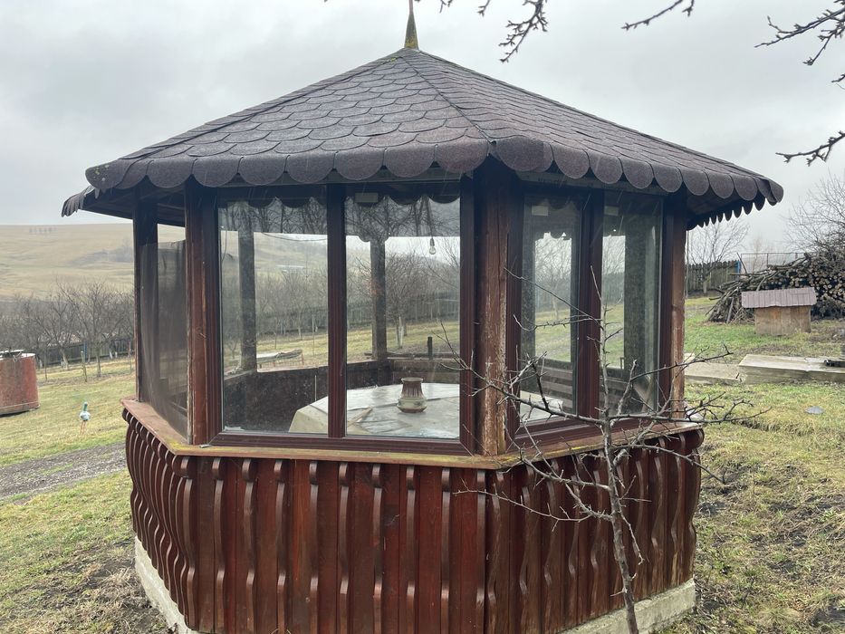 Vând foișor din lemn