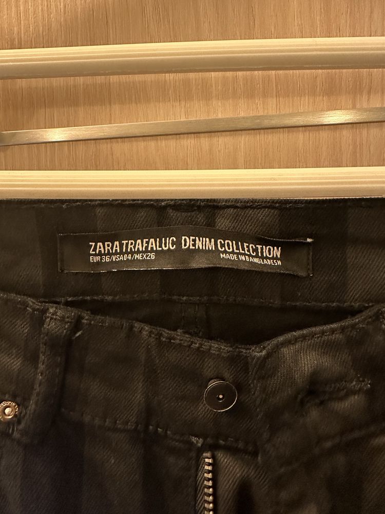 Pantaloni denim Zara