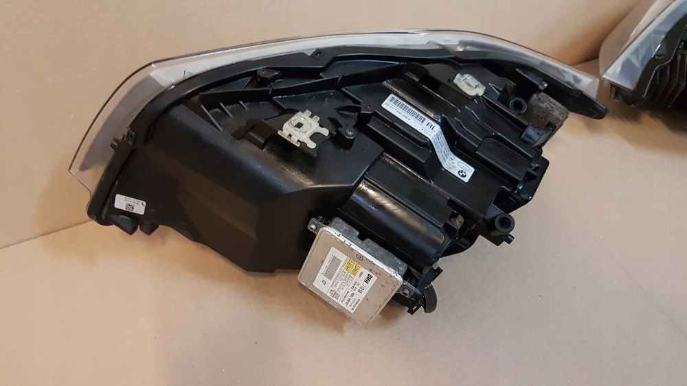 BMW 3 E90 E91 LCI far stanga dreapta faruri facelift bi-xenon adaptiv