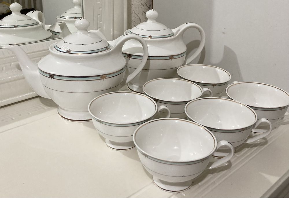 Продам чайный сервиз Porcelain новый