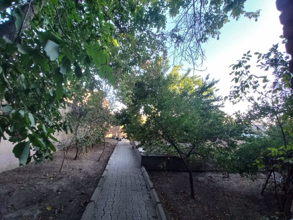 srochno 8 sotok uy sotiladi arzon narxlarda