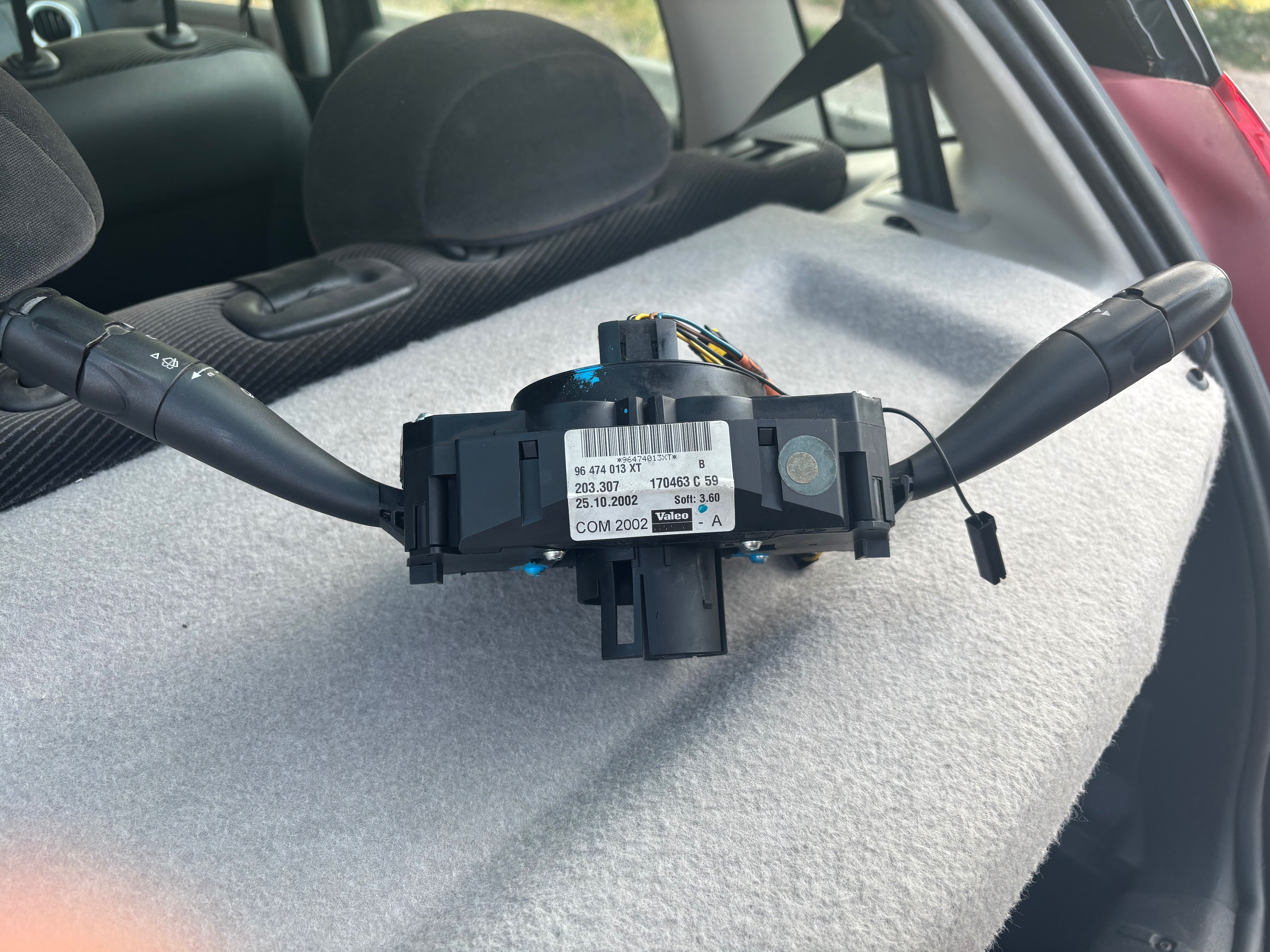 Продавам Лостче за чистачки и фарове за Citroen C3 2002 година