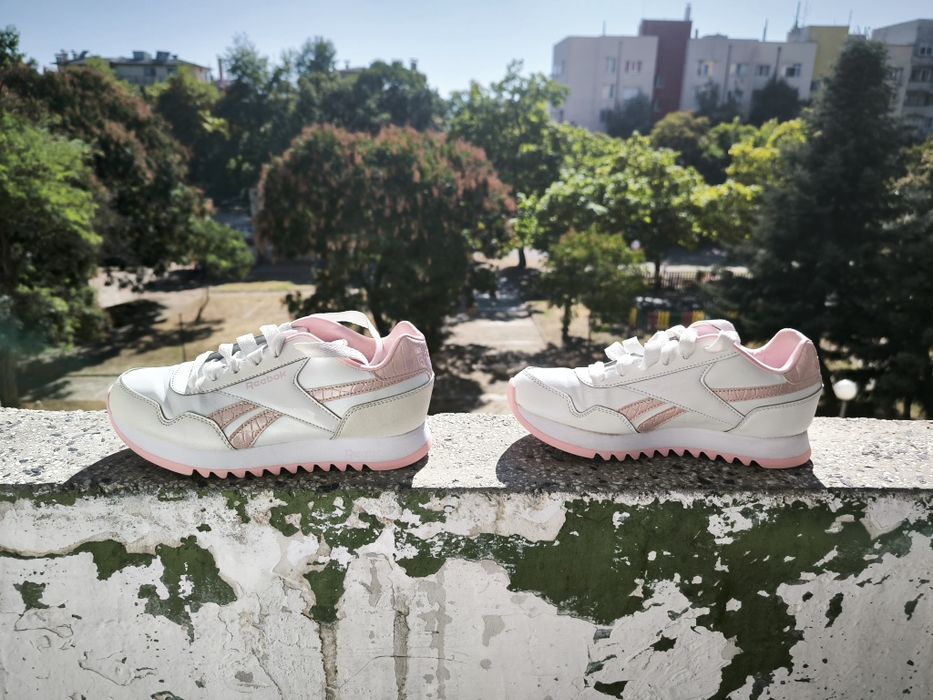 Нови дамски кожени бели обувки Reebok