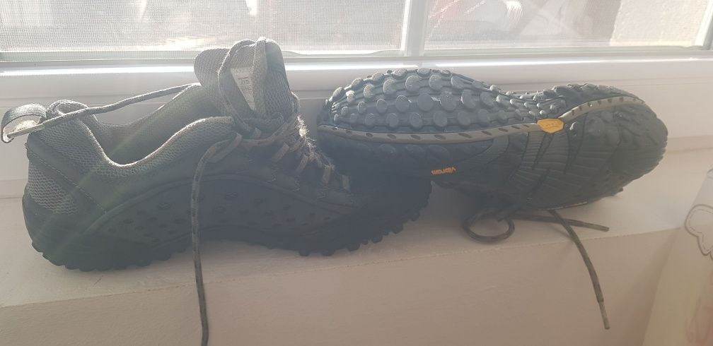 Merrell nr 41 (26cm) pantofi trekking sport outdoor,talpa Vibram