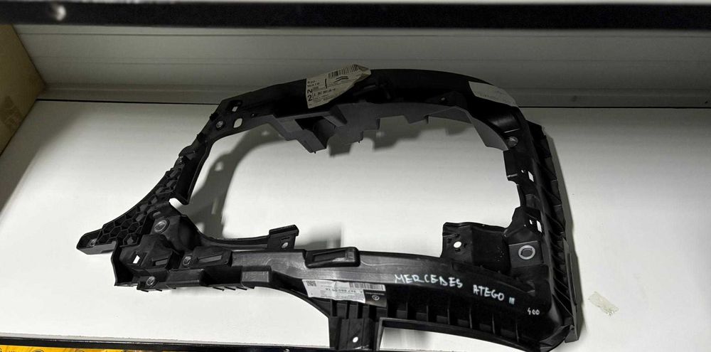 Cadru Far Dreapta Mercedes Atego 3 – original – 2013 – NOU