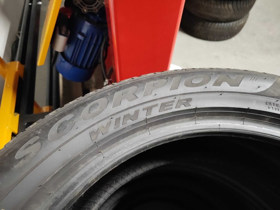 4бр. зимни гуми 235/50/19 Pirelli