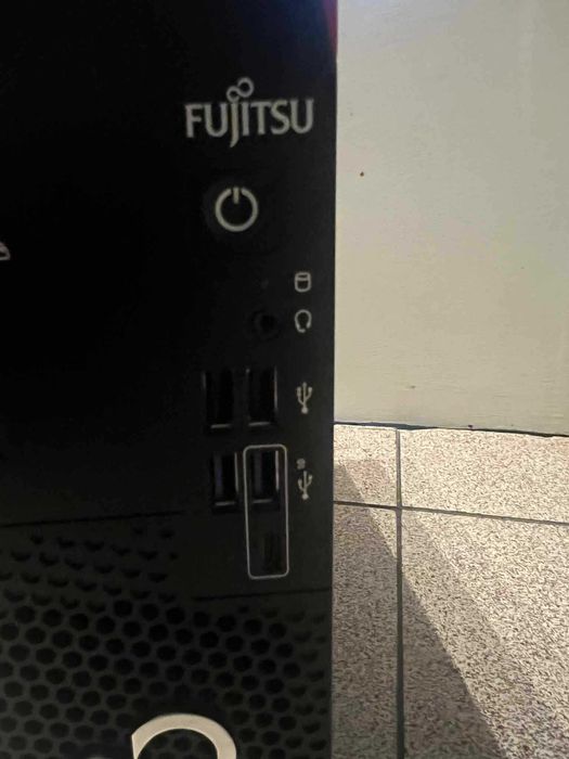 Компютър Fujitsu Esprimo D7010n Intel i5-10400 16GB RAM 512GB SSD NVme