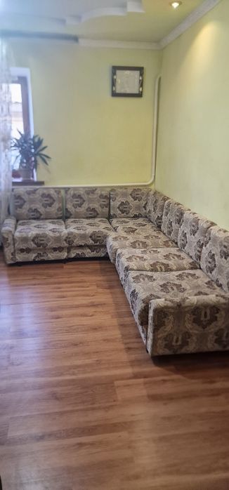 Продаётся диван.