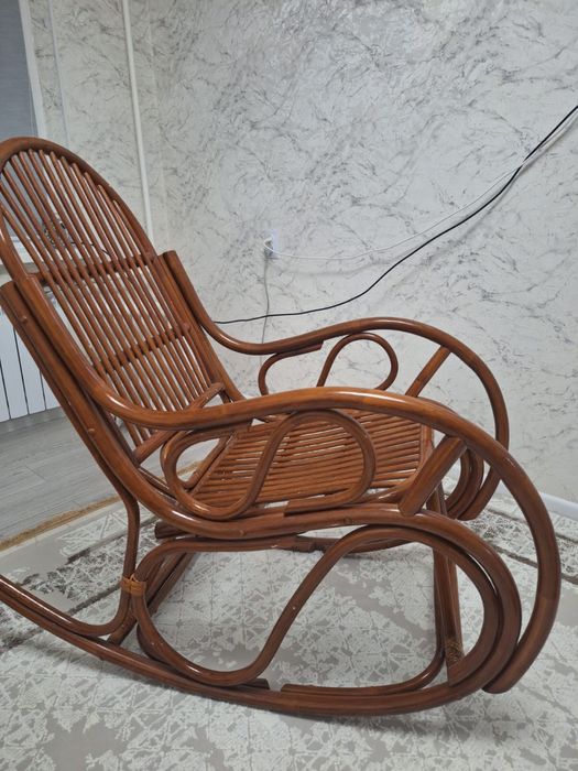 Продаётся кресло-качалка почти новый