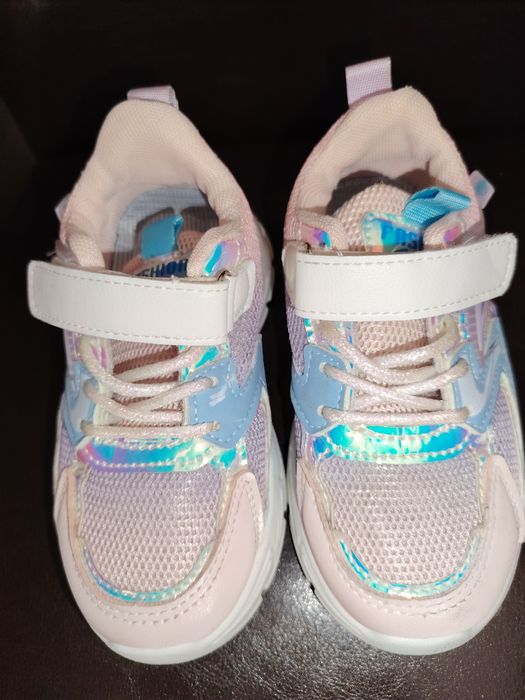 Adidași roz nr 26