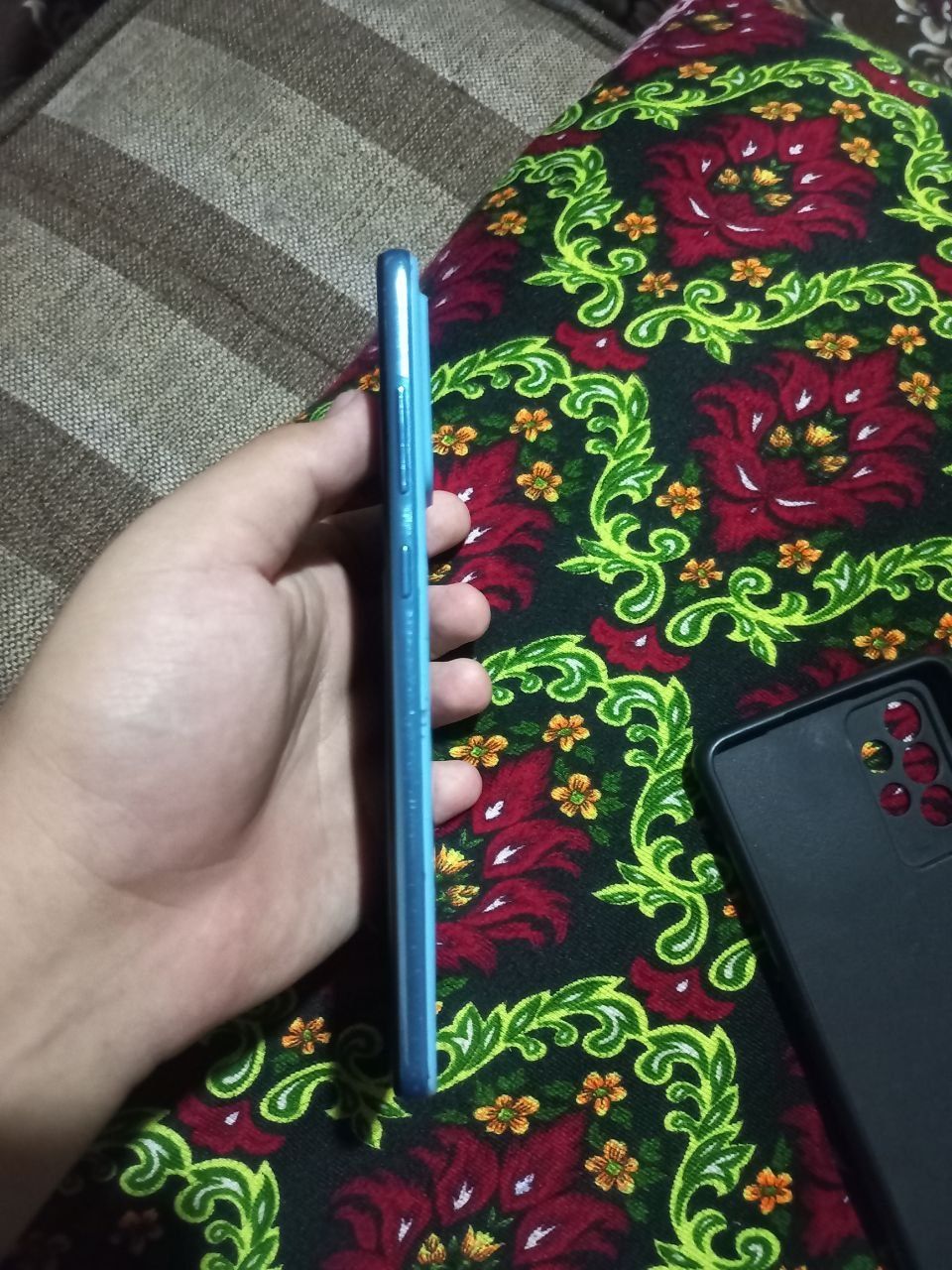 Samsung A72. Yaxshlab o'qib keyin tel qiling