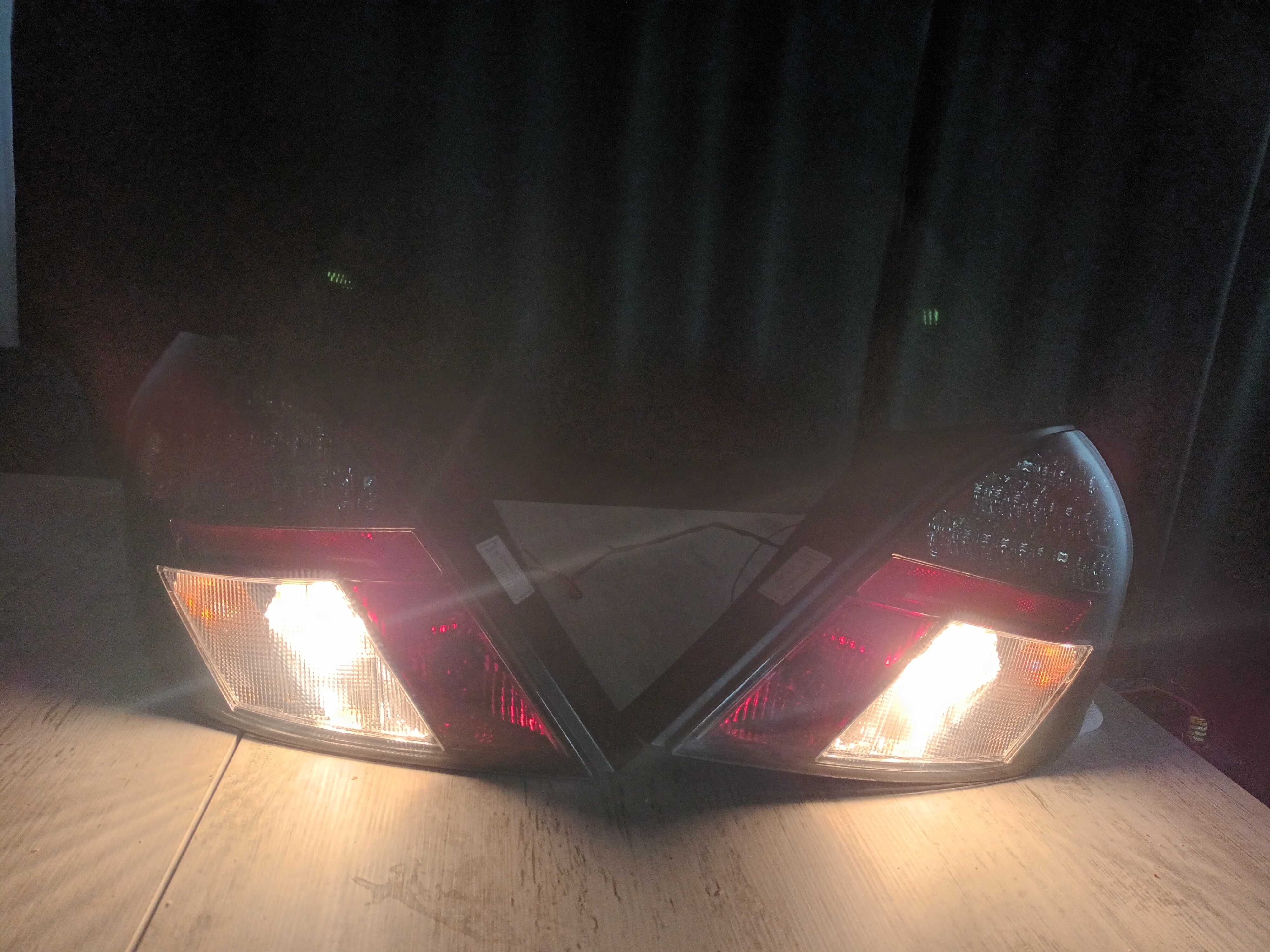 Lampa tripla spate peugeot 207 fumuriu