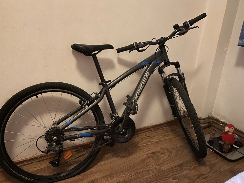 Vand bicicleta folosita 3luni .roti dezumflate