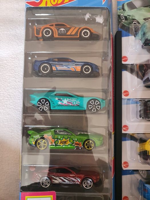 Hot wheels колички 1:64 Хотуилс