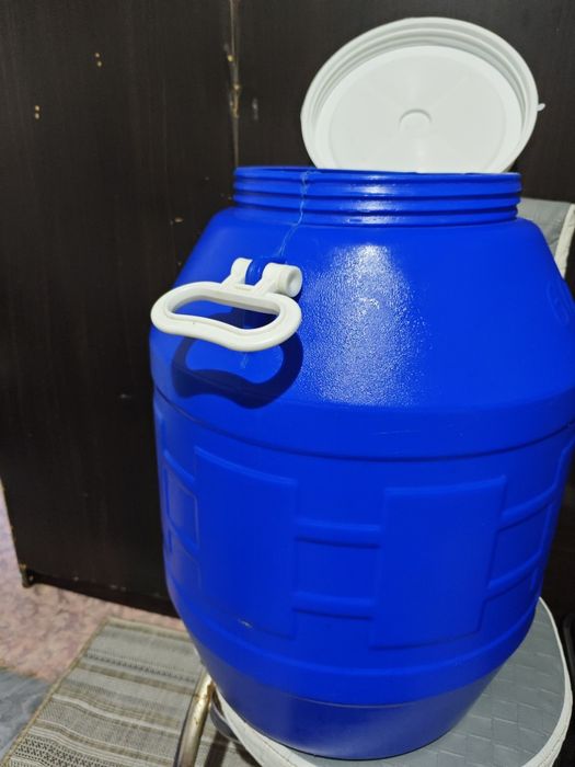 Продам бочку на 60 л срочно