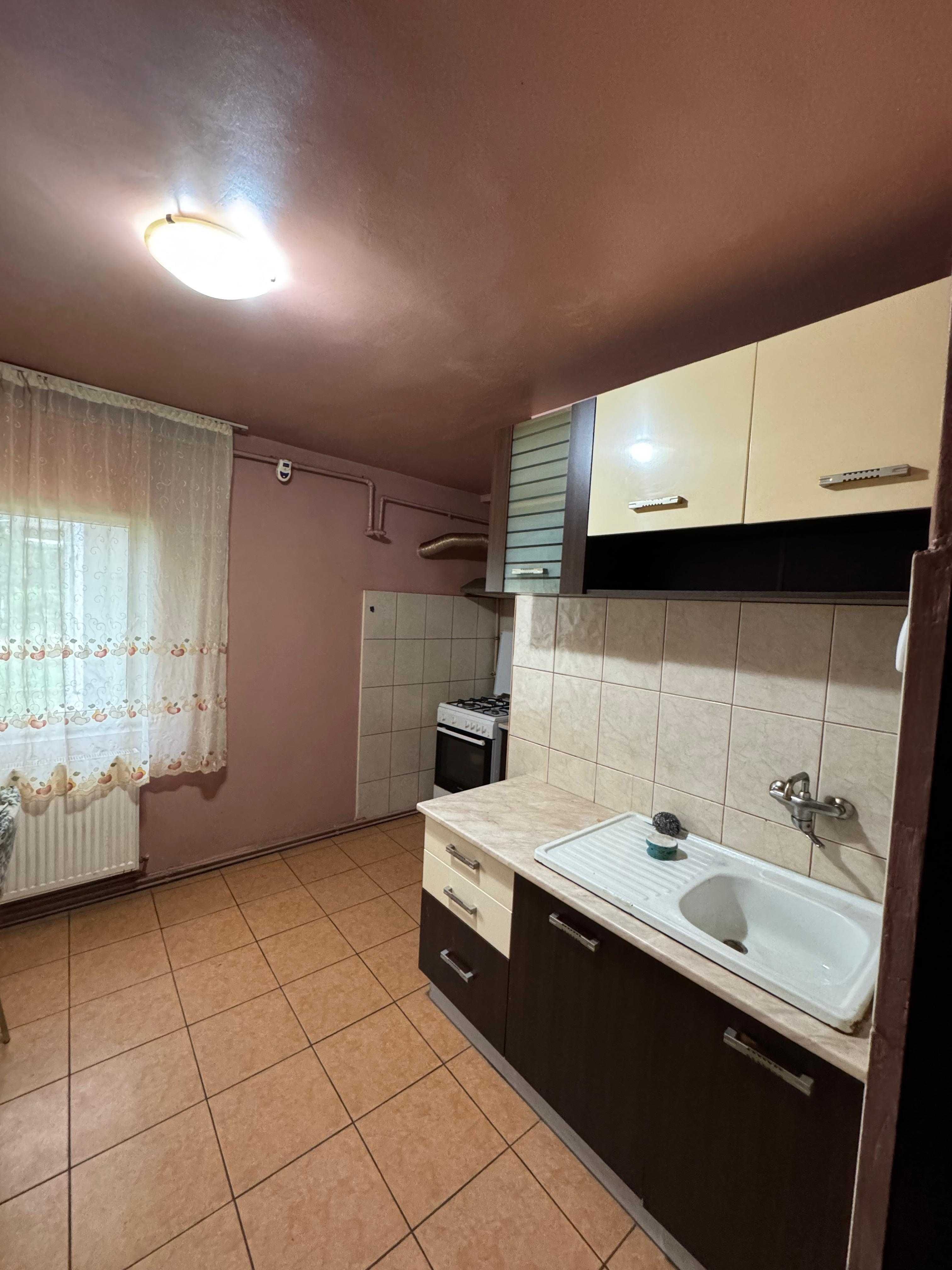 Apartament spatios, 3 camere, decomandat, Valea Calugareasca