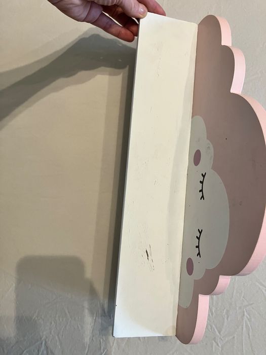 Закачалка за дрехи за детска стая